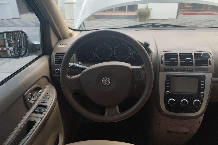 别克GL8 2014款 2.4L 经典版局部细节13