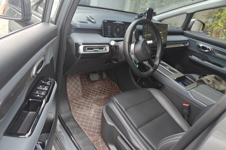 埃安 AION Y 2023款 Plus 610 乐享版 三元锂中控内饰7003