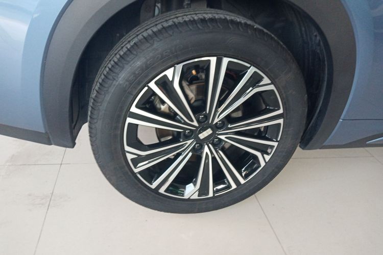 吉利银河 银河星舰7 EM-i 2025款 120km 领航版车身外观6008