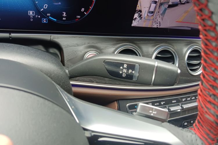 奔驰E级 2021款 E 300 L 运动豪华型局部细节18