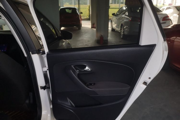 大众 Polo 2016款 1.4L 自动风尚型中控内饰7006