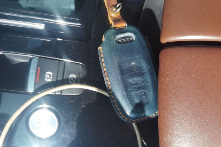 奥迪A8 2013款 A8L 45 TFSI quattro豪华型中控内饰11