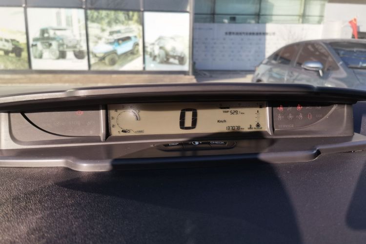 雪铁龙 世嘉 2016款 经典 三厢 1.6L 手动品尚型中控内饰14