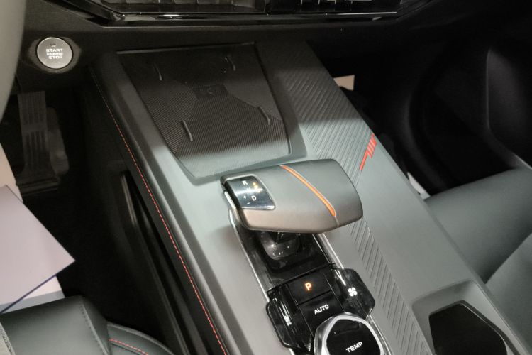 长安欧尚Z6 2022款 蓝鲸 1.5T DCT智领型城市版中控内饰18