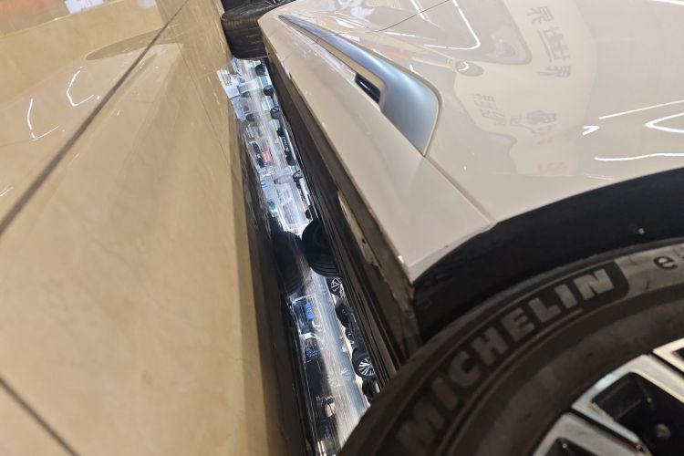 腾势D9 2022款 DM-i 970 四驱尊荣型局部细节9002