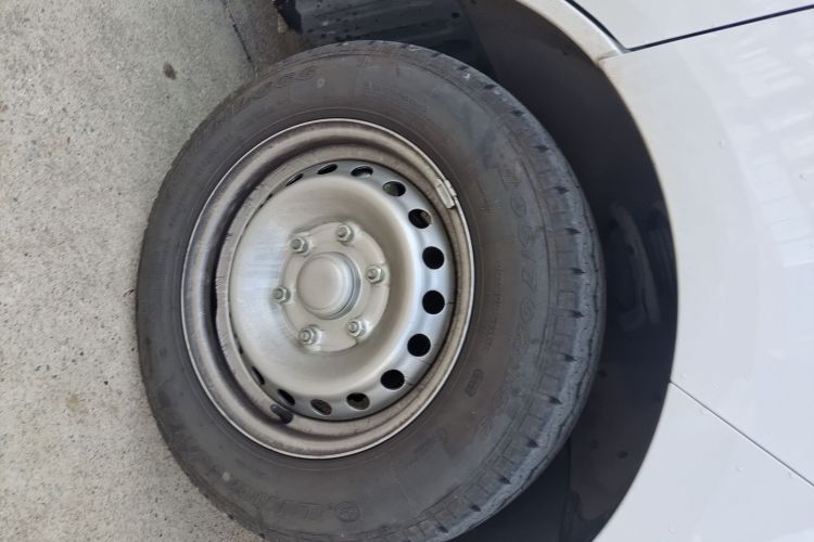 五菱汽车 五菱扬光 2025款 400km 客车版舒适型车身外观10