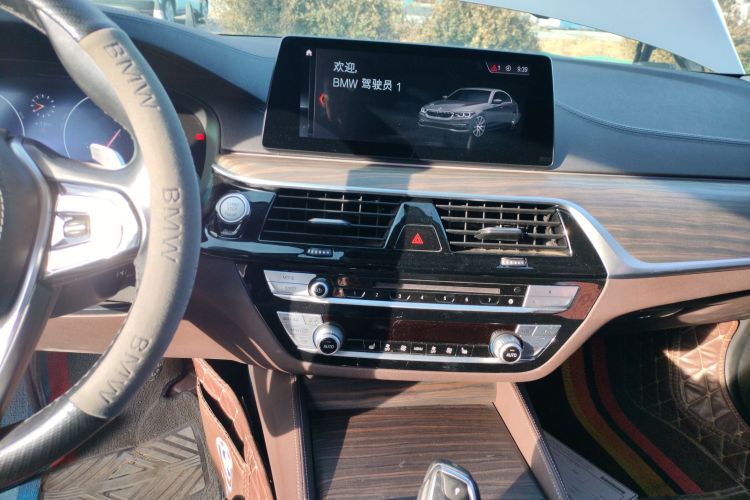 宝马5系 2019款 530Li 领先型 豪华套装中控内饰16