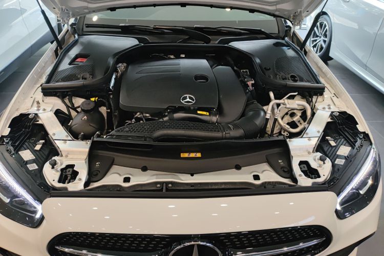 奔驰E级(进口) 2023款 E 300 轿跑车机舱底盘24