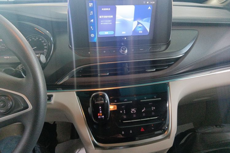 别克GL8 2022款 陆上公务舱 652T 舒适型局部细节16