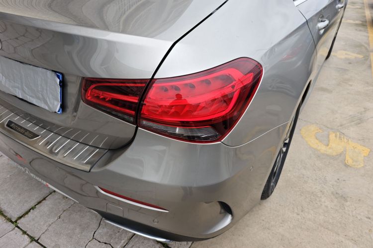 奔驰A级 2019款 A 180 L 运动轿车车身外观9