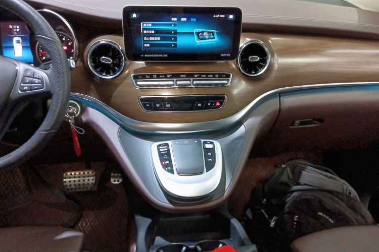 奔驰V级 2022款 V 260 L 长轴距豪华版局部细节16