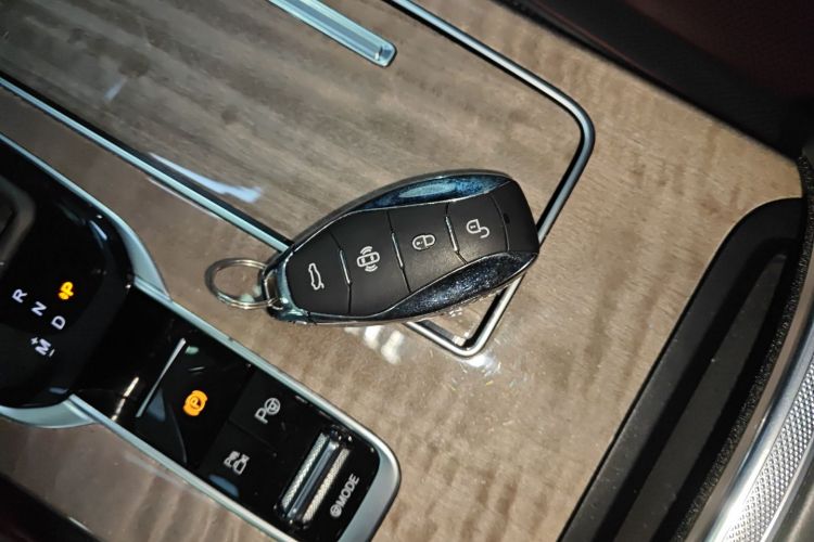 红旗HS7 2023款 2.0T 自动四驱旗领版 六座中控内饰7001