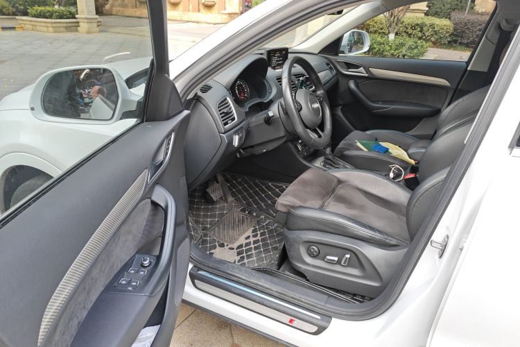 奥迪Q3 2018款 35 TFSI 运动型典藏版中控内饰20