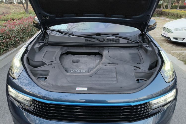 领克01 2017款 2.0T 两驱耀Pro版机舱底盘24