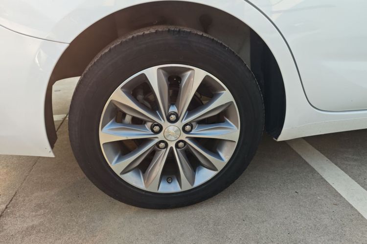 雪佛兰 科鲁泽 2022款 320 自动悦享天窗版车身外观6008