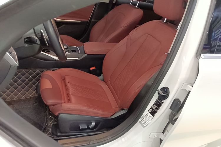 宝马3系 2023款 325i M运动套装中控内饰19