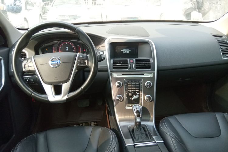 沃尔沃XC60 2015款 T5 AWD 智远版中控内饰12