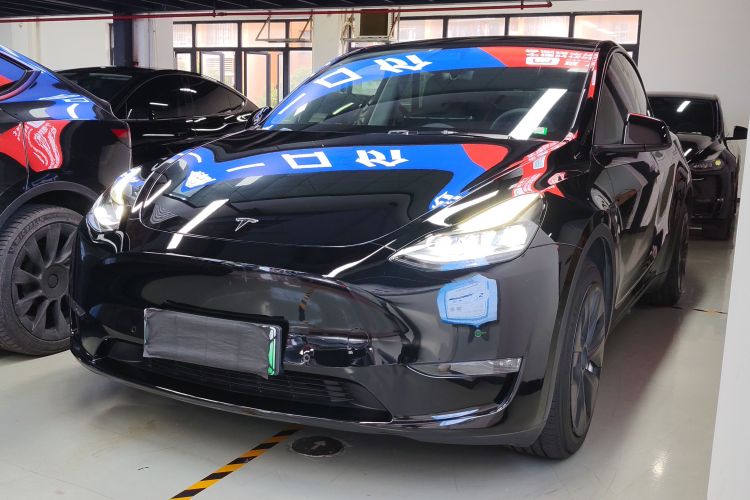 特斯拉 Model Y 2021款 标准续航后驱版车身外观1