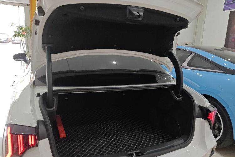 领克03 2023款 1.5TD DCT劲Pro机舱底盘23