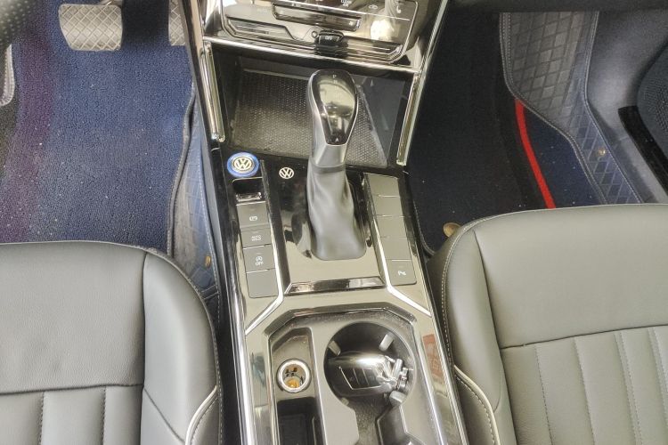 大众 帕萨特 2022款 330TSI 精英版 定制版中控内饰18