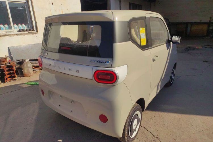 五菱汽车 宏光MINIEV 2024款 第三代 215km 青春版车身外观7