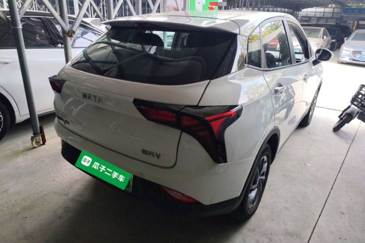 哪吒汽车 哪吒V 2021款 标准续航版升级型车身外观7