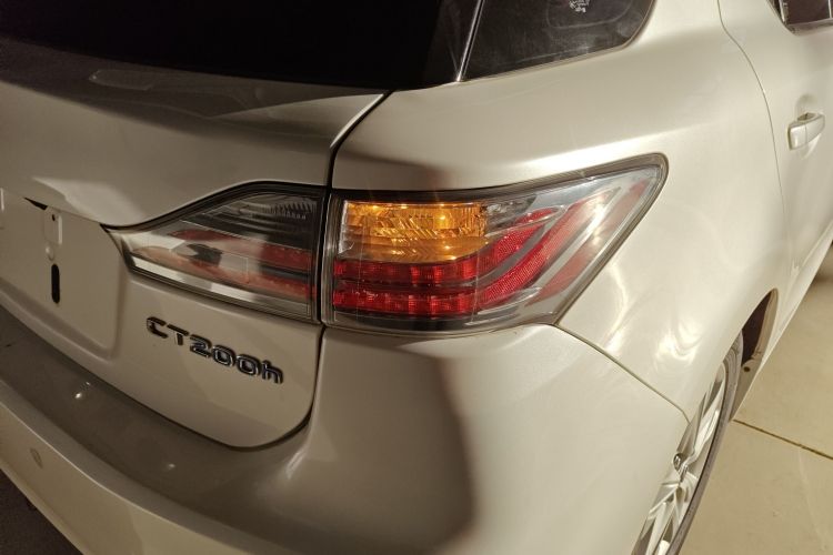 雷克萨斯CT 2014款 CT200h 精英版 单色车身外观9