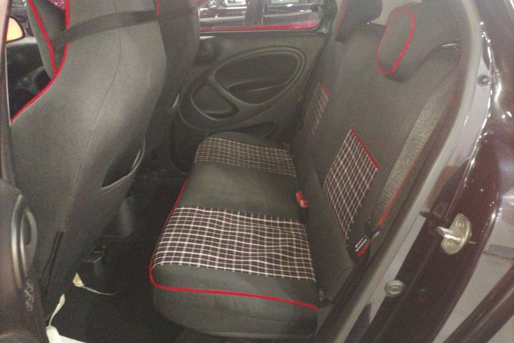 smart forfour 2018款 1.0L 52千瓦灵动版中控内饰21