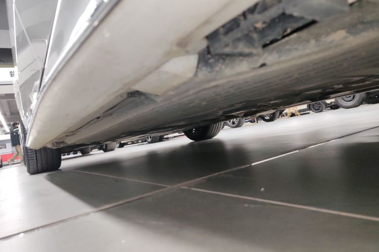 奔驰C级 2023款 C 200 L 运动版局部细节9002