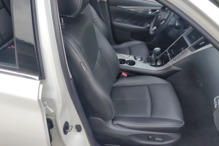 英菲尼迪Q50L 2016款 2.0T 悦享版局部细节41