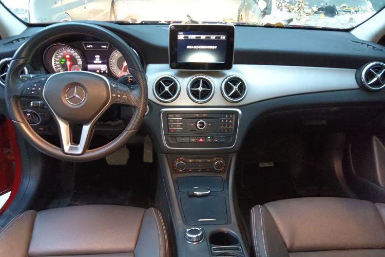 奔驰GLA 2016款 GLA 200 动感型中控内饰12