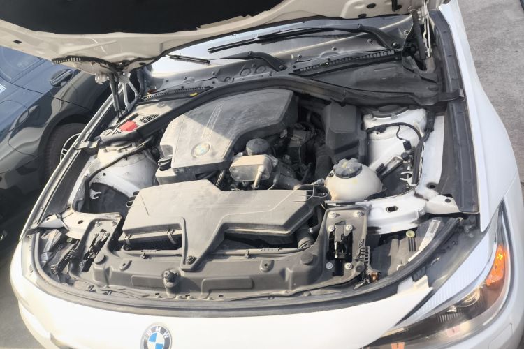 宝马3系GT 2016款 320i 时尚型机舱底盘24