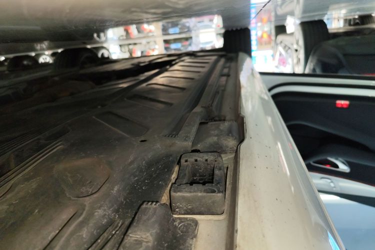 奔驰E级(进口) 2020款 改款 E 260 运动版局部细节9002