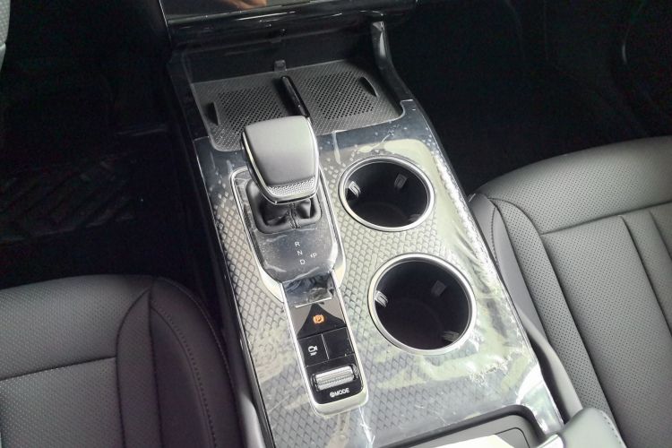 红旗HS3 PHEV 2024款 PHEV 115km 劲为版中控内饰18