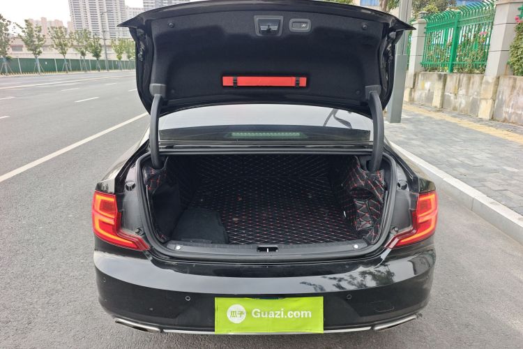 沃尔沃S90 2018款 T4 智远版机舱底盘23