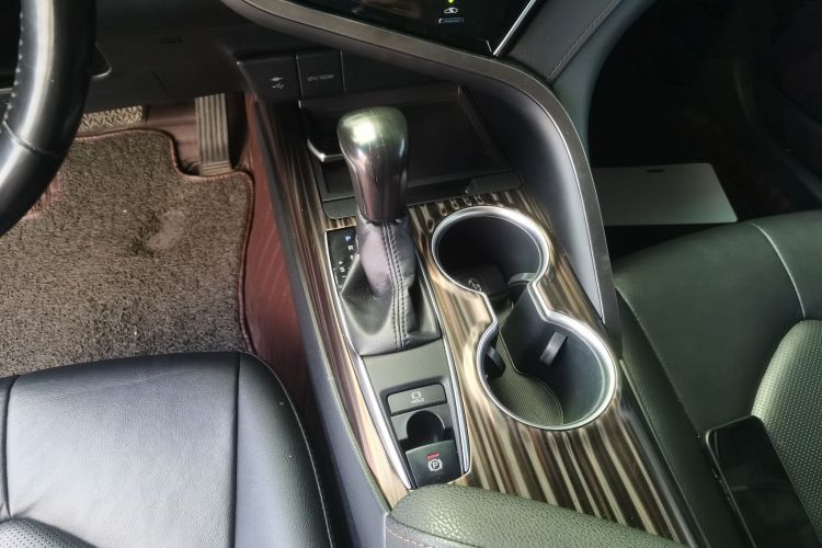 丰田 凯美瑞 2018款 2.0G 豪华版中控内饰18