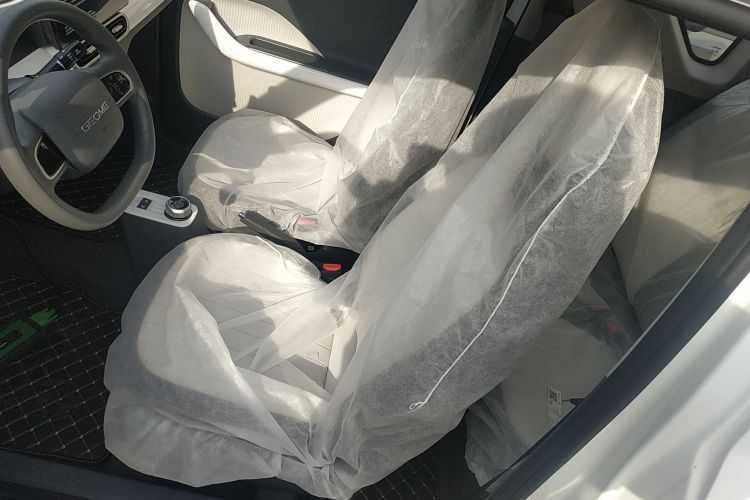 吉利银河 2025款 210km 熊猫卡丁中控内饰19