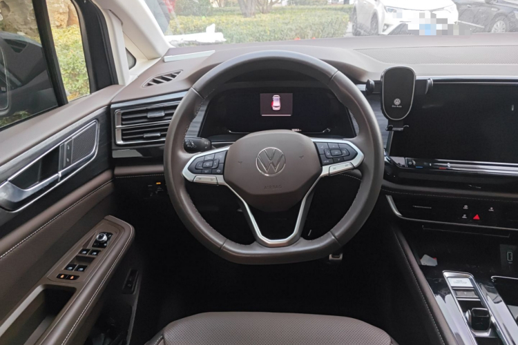 大众 威然 2023款 改款 380TSI 尊驰版中控内饰13