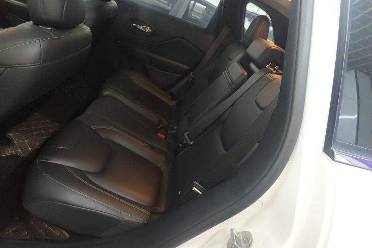 Jeep 自由光 2017款 2.0L 优越版中控内饰21