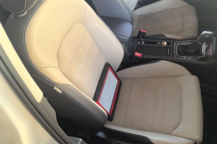 大众 高尔夫 2017款 230TSI 自动豪华百万辆纪念版局部细节41