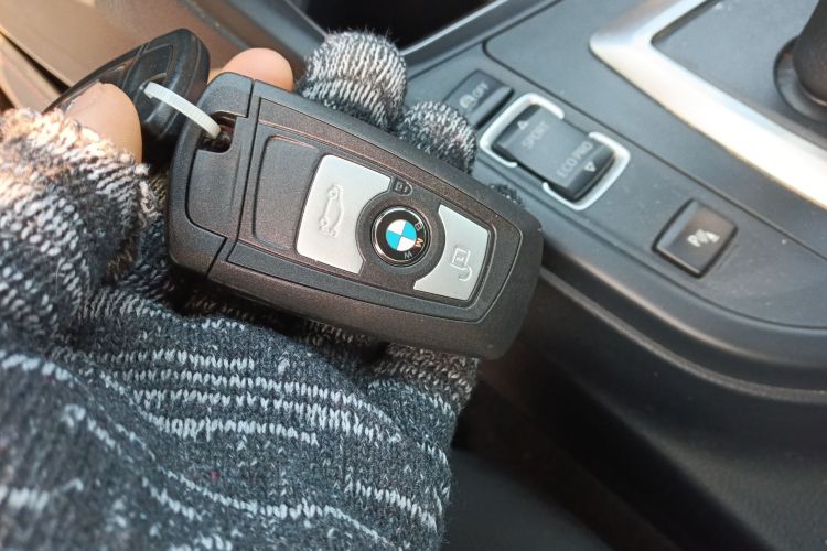 宝马3系 2017款 320Li 时尚型中控内饰11