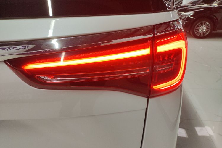 别克GL8 2020款 ES陆尊 653T 舒适型车身外观9