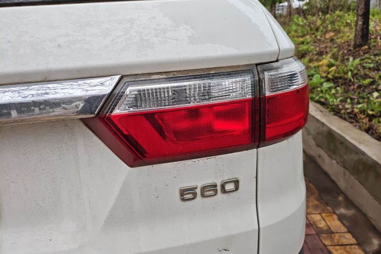 东风风光 风光S560 2018款 1.8L 手动都市型 7座车身外观9