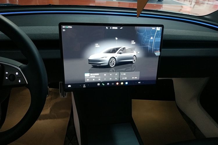 特斯拉 Model 3 2023款 长续航全轮驱动版中控内饰16