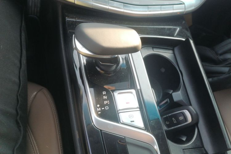 吉利汽车 博瑞 2018款 1.5T MHEV 耀智版中控内饰18