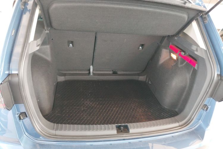 大众 途岳 2023款 300TSI 两驱满月版机舱底盘23