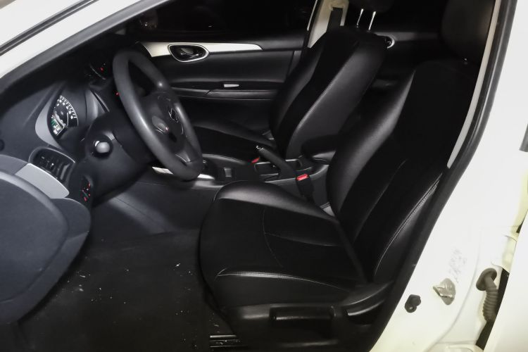 日产 轩逸 2021款 经典 1.6XE CVT舒适版中控内饰19