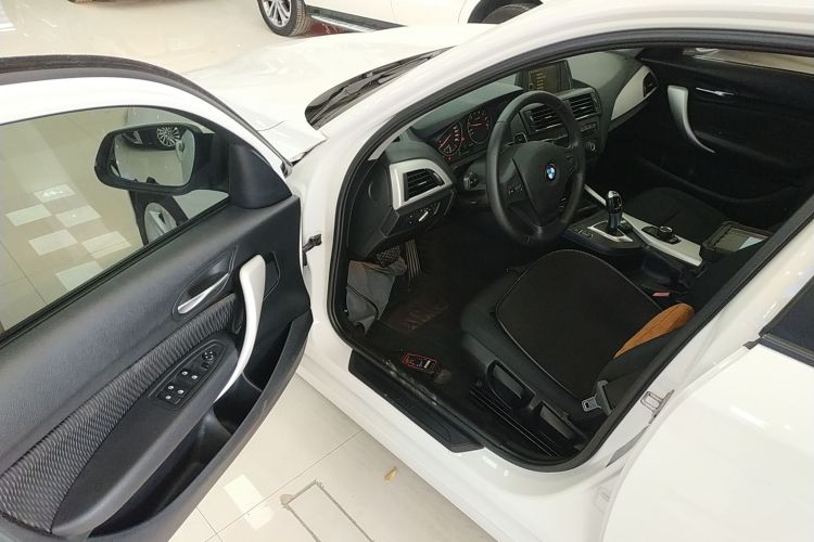 宝马1系(进口) 2013款 改款 116i 领先型中控内饰20