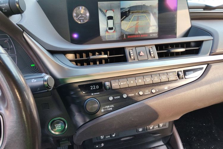 雷克萨斯ES 2018款 200 豪华版 国V中控内饰16