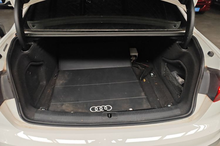 奥迪A4L 2024款 40 TFSI 时尚动感型机舱底盘23